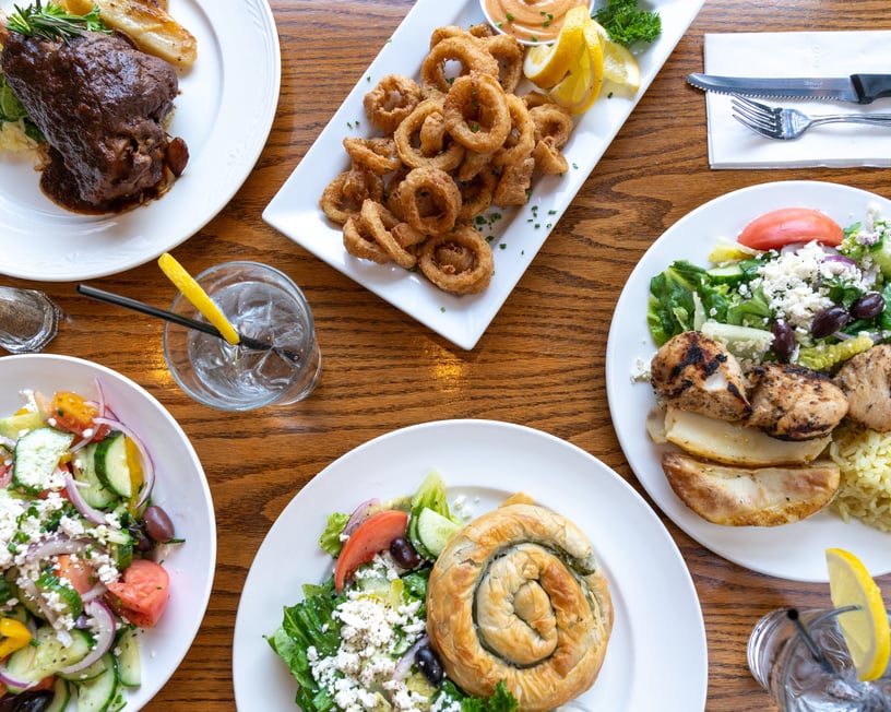 greek-dinner-in-restaurant